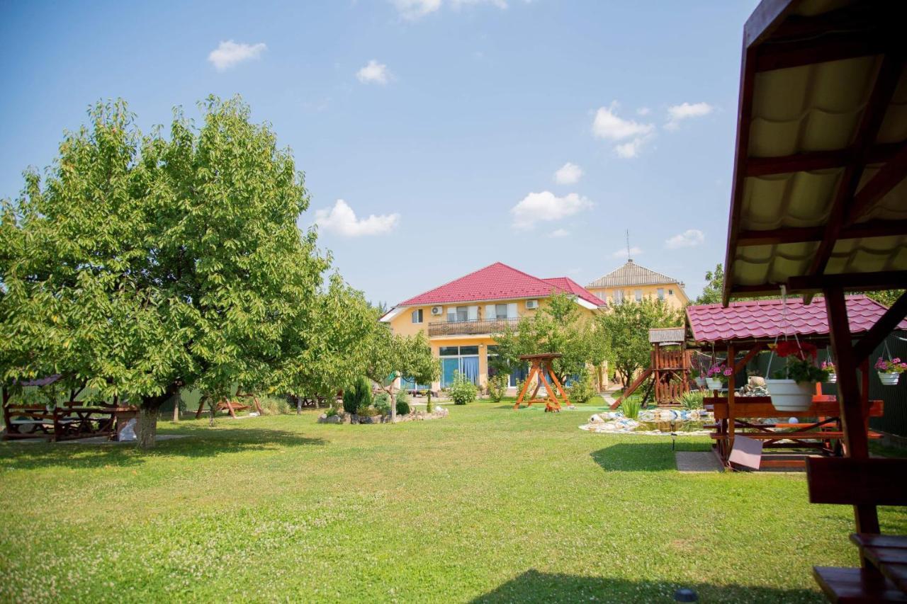 Beauty Complex Hotel Berehove  Ngoại thất bức ảnh